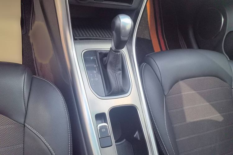 Used BYD Song 2017 Gaishe Upgrade Edition 1.5TID Automatic Comfort Model Gear Lever