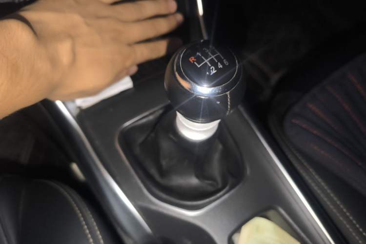 Used BYD Song 2017 Gaishi Upgrade Edition 1.5TI Manual Elite Model Gear Lever