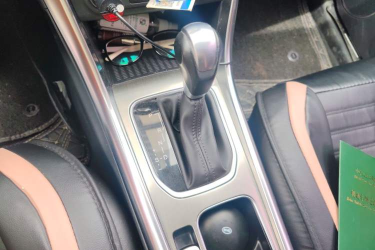 Used BYD Song 2017 Gaishe Upgrade Edition 1.5TID Automatic Elite Model Gear Lever