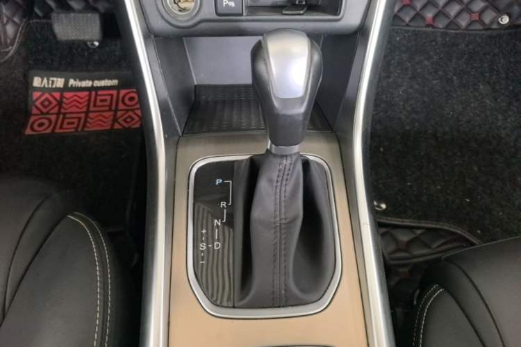 Used BYD Song 2017 Gaishi Upgrade Edition 1.5TID Automatic Luxury Model Gear Lever