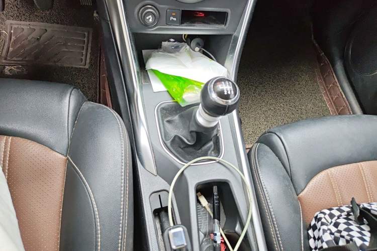 Used BYD Song 2017 Gaishi Upgrade Edition 1.5TI Manual Elite Model Gear Lever