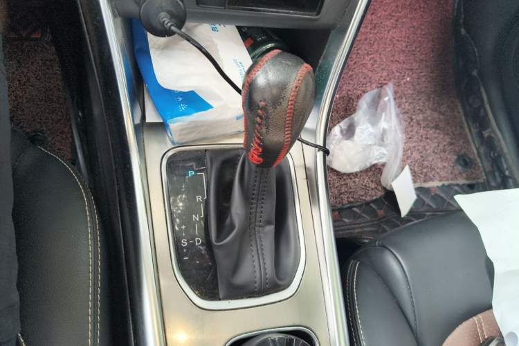 Used BYD Song 2017 Gaishe Upgrade Edition 1.5TID Automatic Elite Model Gear Lever