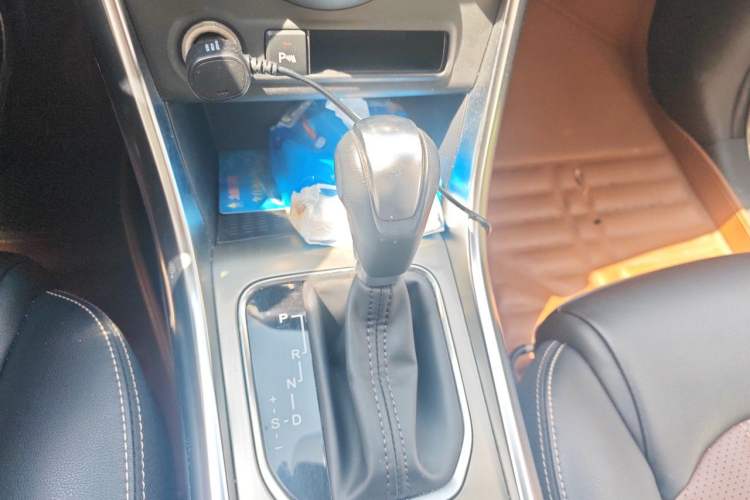 Used BYD Song 2017 Gaishe Upgrade Edition 1.5TID Automatic Elite Model Gear Lever