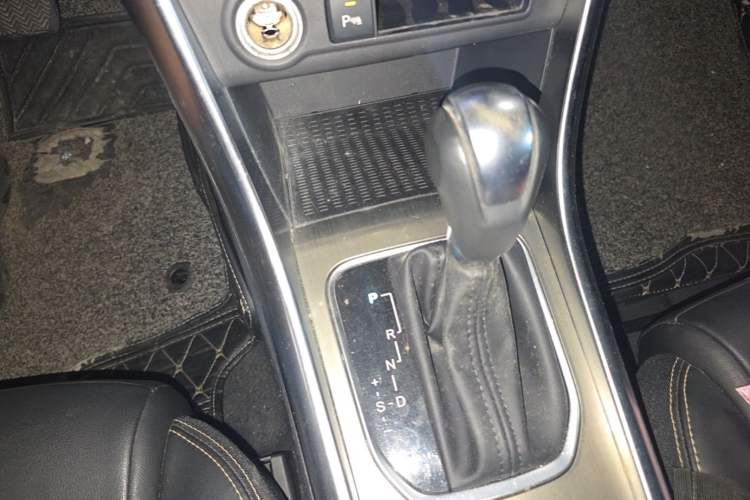 Used BYD Song 2017 Gaishe Upgrade Edition 1.5TID Automatic Elite Model Gear Lever