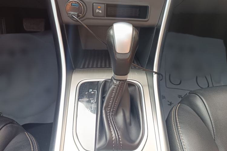 Used BYD Song 2017 Gaishe Upgrade Edition 1.5TID Automatic Elite Model Gear Lever