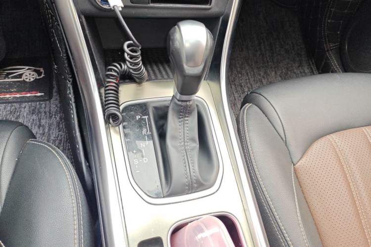 Used BYD Song 2017 Gaishe Upgrade Edition 1.5TID Automatic Elite Model Gear Lever