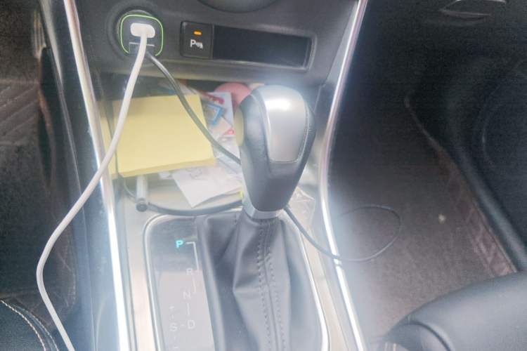 Used BYD Song 2017 Gaishe Upgrade Edition 1.5TID Automatic Elite Model Gear Lever