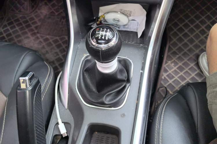 Used BYD Song 2017 Gaishi Upgrade Edition 1.5TI Manual Elite Model Gear Lever