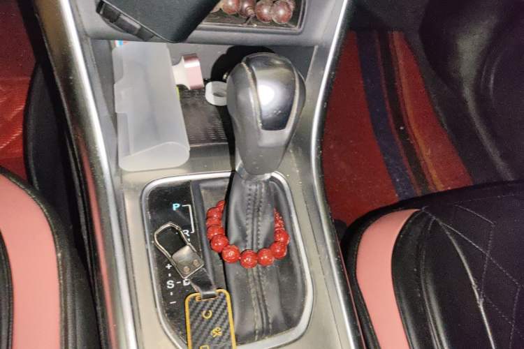 Used BYD Song 2017 Gaishi Upgrade Edition 1.5TID Automatic Luxury Model Gear Lever