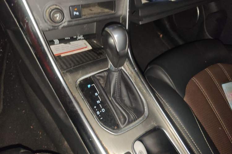 Used BYD Song 2017 Gaishe Upgrade Edition 1.5TID Automatic Elite Model Gear Lever