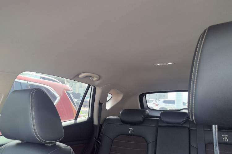 Used BYD Song 2017 Gaishe Upgrade Edition 1.5TID Automatic Comfort Model Headliner