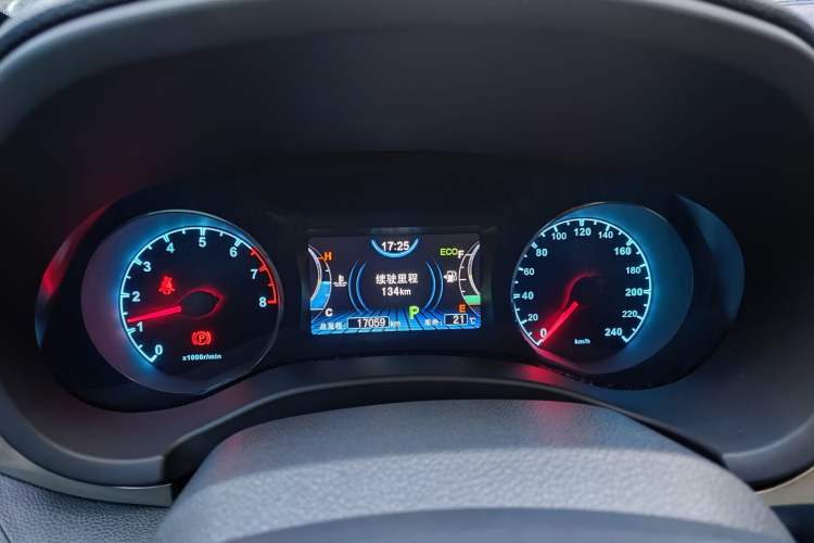 Used BYD Song 2017 Gaishi Upgrade Edition 1.5TID Automatic Luxury Model Instrument Cluster