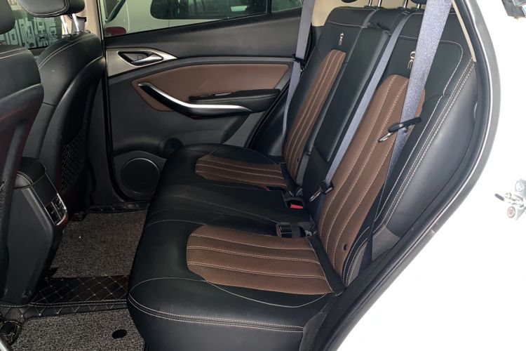 Used BYD Song 2017 Gaishi Upgrade Edition 1.5TI Manual Elite Model Interior 1