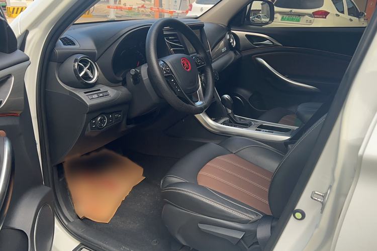 Used BYD Song 2017 Gaishe Upgrade Edition 1.5TID Automatic Elite Model Interior 2