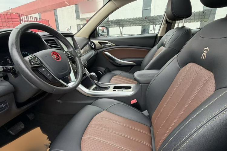 Used BYD Song 2017 Gaishe Upgrade Edition 1.5TID Automatic Elite Model Interior 2