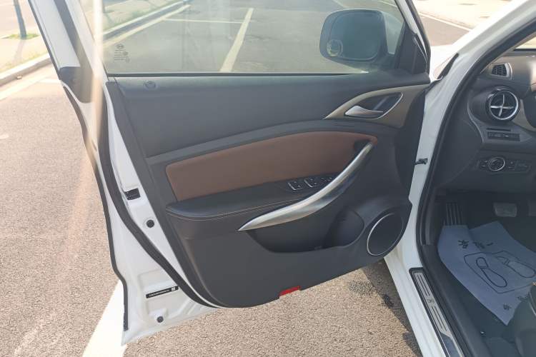 Used BYD Song 2017 Gaishe Upgrade Edition 1.5TID Automatic Elite Model Interior 2