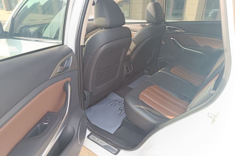 Used BYD Song 2017 Gaishe Upgrade Edition 1.5TID Automatic Elite Model Interior 4
