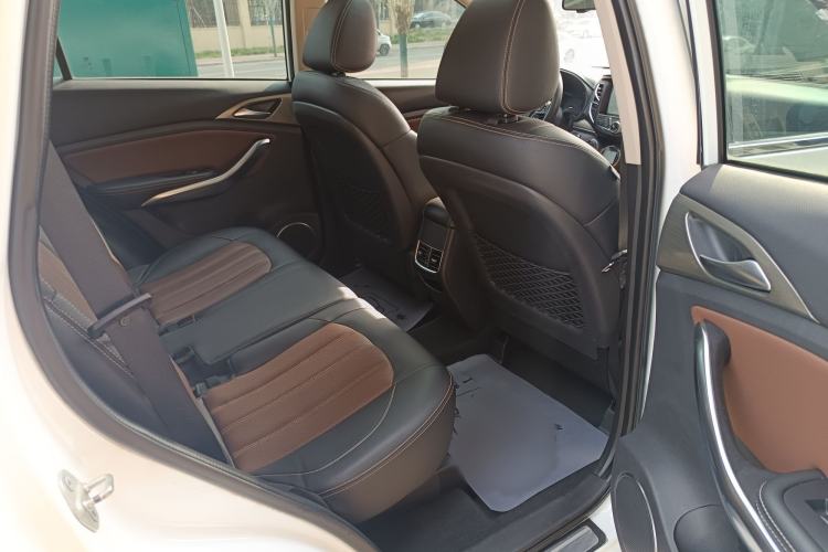 Used BYD Song 2017 Gaishe Upgrade Edition 1.5TID Automatic Elite Model Interior 6