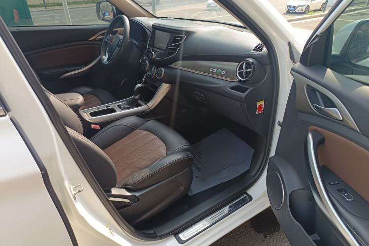 Used BYD Song 2017 Gaishe Upgrade Edition 1.5TID Automatic Elite Model Interior 7