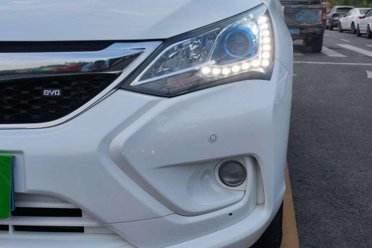Used BYD Song 2017 Gaishi Upgrade Edition 1.5TID Automatic Luxury Model Left Front Headlight