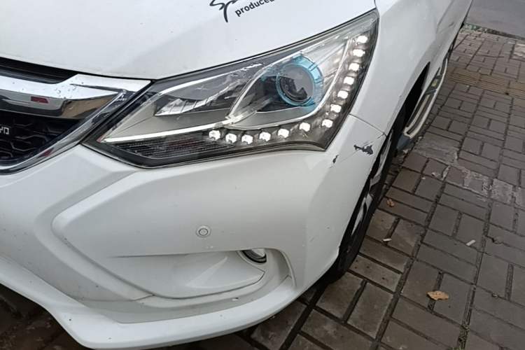 Used BYD Song 2017 Gaishe Upgrade Edition 1.5TID Automatic Elite Model Left Front Headlight