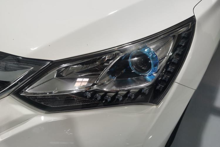 Used BYD Song 2017 Gaishe Upgrade Edition 1.5TID Automatic Elite Model Left Front Headlight