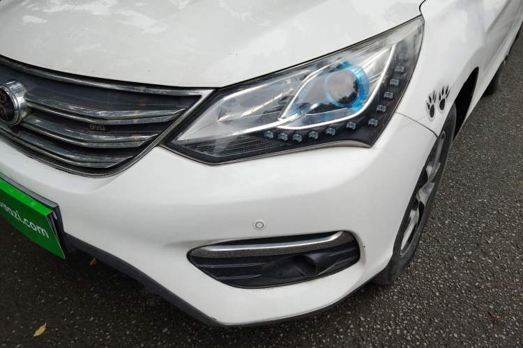 Used BYD Song 2017 Gaishe Upgrade Edition 1.5TID Automatic Elite Model Left Front Headlight