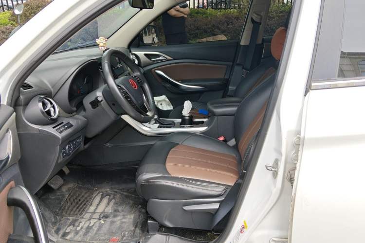 Used BYD Song 2017 Gaishe Upgrade Edition 1.5TID Automatic Elite Model Left Front Seat