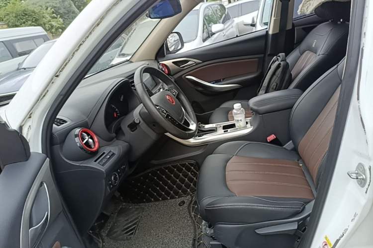 Used BYD Song 2017 Gaishe Upgrade Edition 1.5TID Automatic Elite Model Left Front Seat