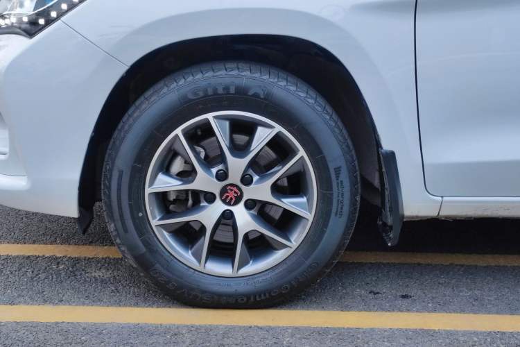 Used BYD Song 2017 Gaishi Upgrade Edition 1.5TID Automatic Luxury Model Left Front Wheel Hub