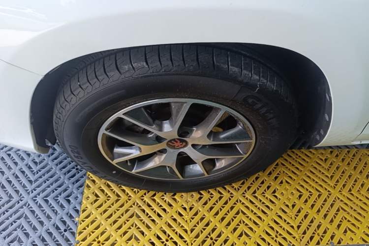 Used BYD Song 2017 Gaishe Upgrade Edition 1.5TID Automatic Elite Model Left Front Wheel Hub