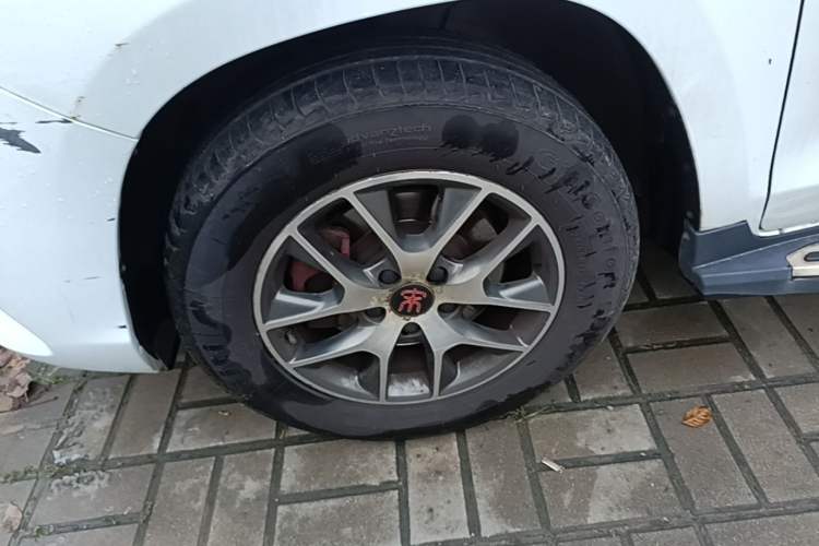 Used BYD Song 2017 Gaishe Upgrade Edition 1.5TID Automatic Elite Model Left Front Wheel Hub