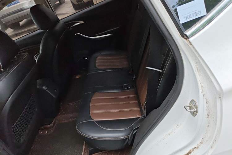Used BYD Song 2017 Gaishi Upgrade Edition 1.5TI Manual Elite Model Left Rear Seat