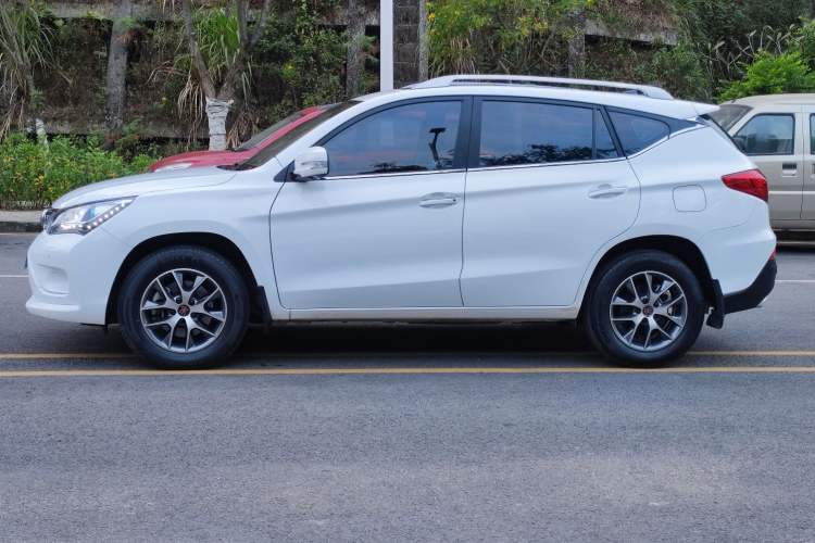 Used BYD Song 2017 Gaishi Upgrade Edition 1.5TID Automatic Luxury Model Left Side