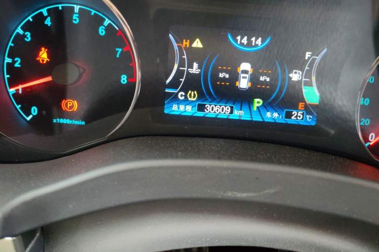 Used BYD Song 2017 Gaishe Upgrade Edition 1.5TID Automatic Elite Model Odometer Close Up