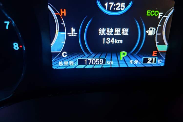 Used BYD Song 2017 Gaishi Upgrade Edition 1.5TID Automatic Luxury Model Odometer Close Up