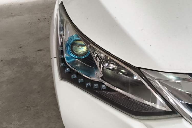 Used BYD Song 2017 Gaishe Upgrade Edition 1.5TID Automatic Elite Model Right Front Headlight