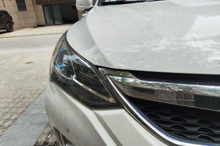 Used BYD Song 2017 Gaishi Upgrade Edition 1.5TI Manual Elite Model Right Front Headlight