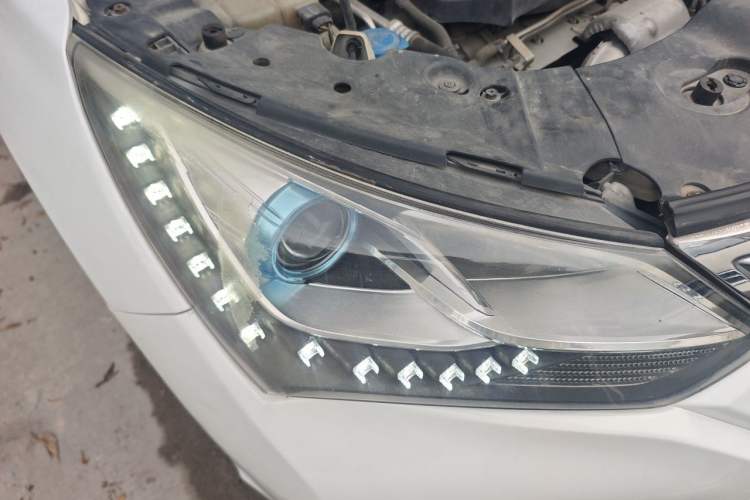 Used BYD Song 2017 Gaishi Upgrade Edition 1.5TI Manual Elite Model Right Front Headlight