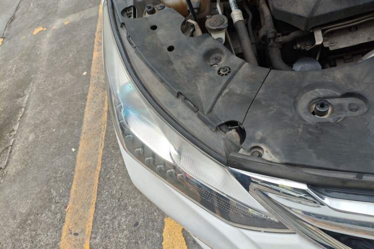 Used BYD Song 2017 Gaishi Upgrade Edition 1.5TI Manual Elite Model Right Front Headlight
