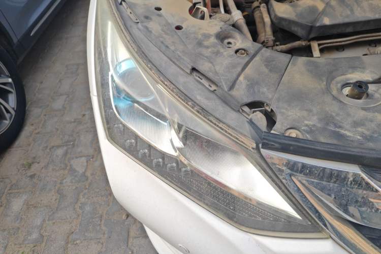 Used BYD Song 2017 Gaishi Upgrade Edition 1.5TI Manual Elite Model Right Front Headlight
