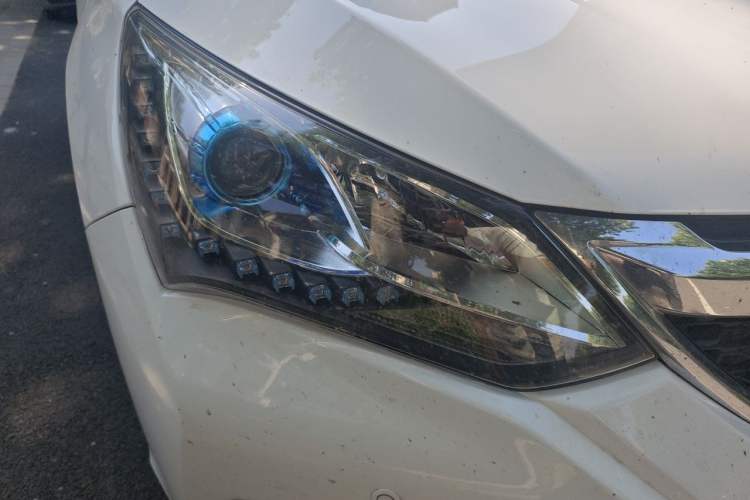 Used BYD Song 2017 Gaishe Upgrade Edition 1.5TID Automatic Elite Model Right Front Headlight
