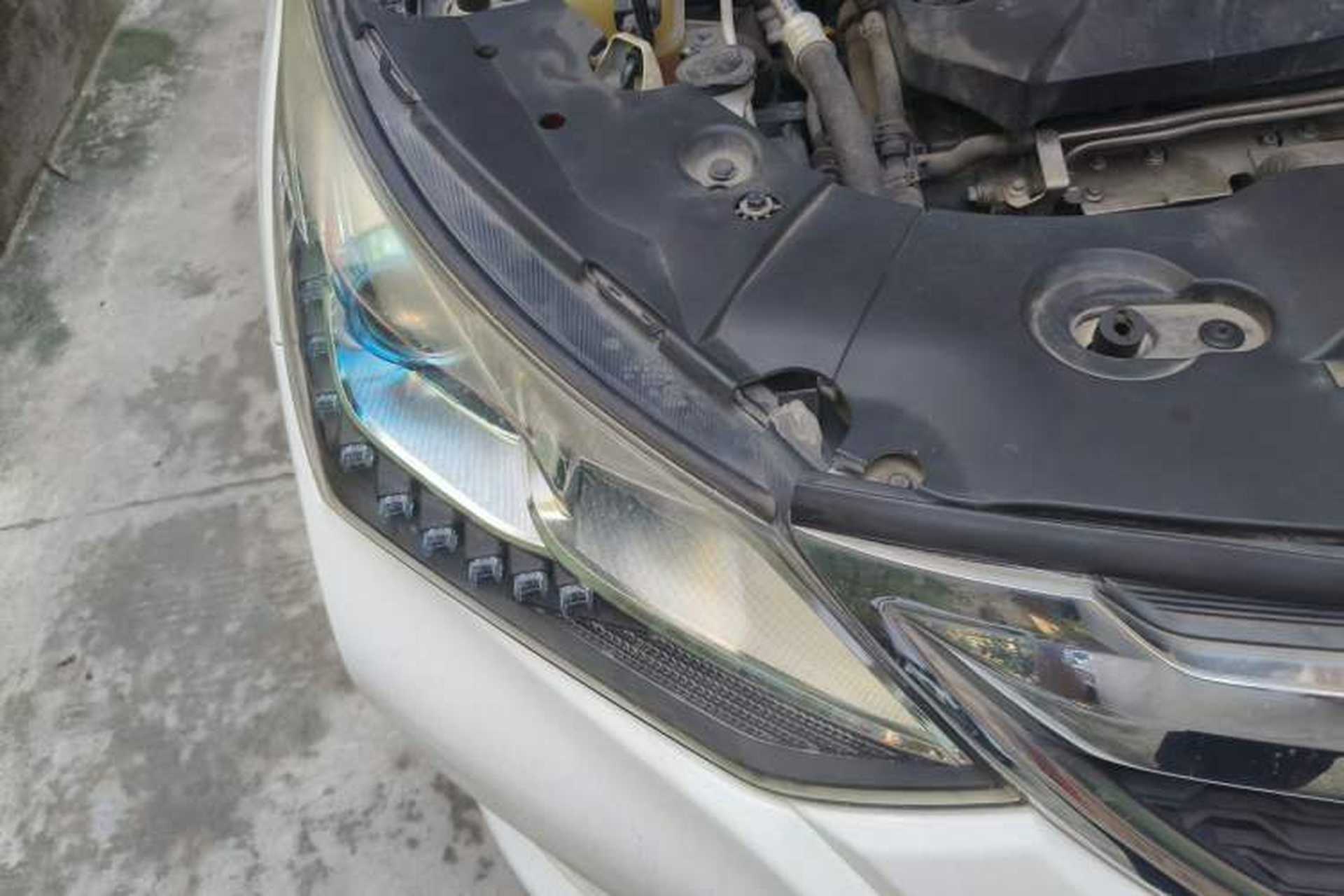 Used BYD Song 2017 Gaishi Upgrade Edition 1.5TI Manual Leading Model Right Front Headlight