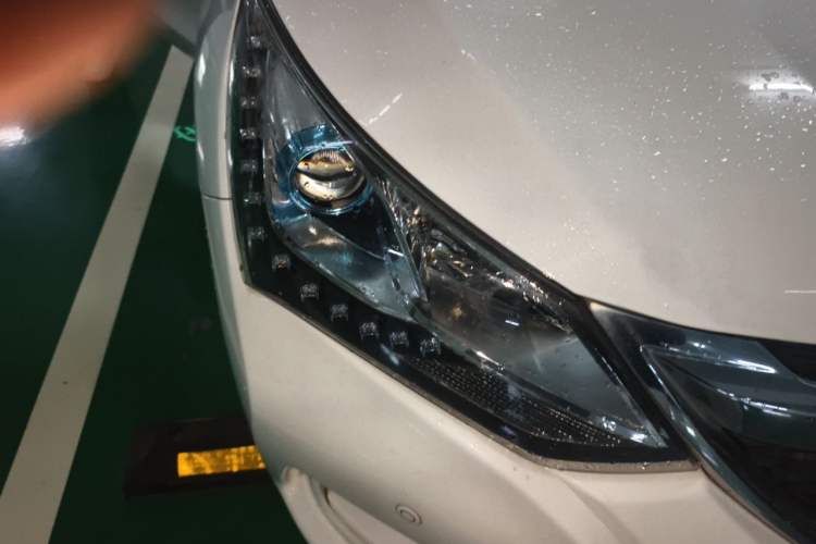 Used BYD Song 2017 Gaishe Upgrade Edition 1.5TID Automatic Elite Model Right Front Headlight