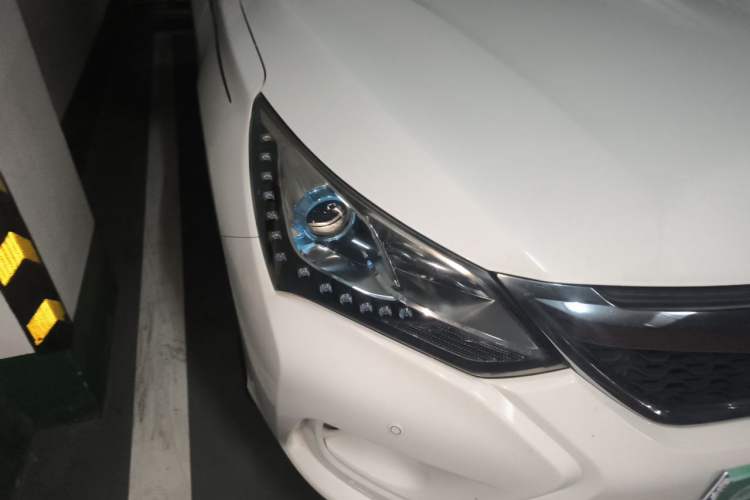 Used BYD Song 2017 Gaishi Upgrade Edition 1.5TI Manual Elite Model Right Front Headlight