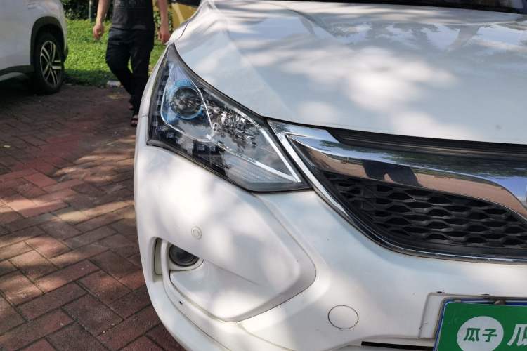 Used BYD Song 2017 Gaishi Upgrade Edition 1.5TI Manual Elite Model Right Front Headlight