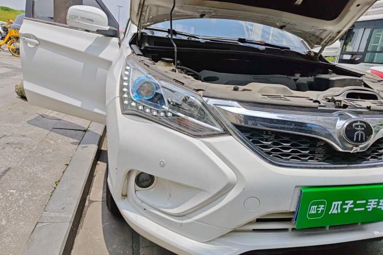 Used BYD Song 2017 Gaishi Upgrade Edition 1.5TI Manual Elite Model Right Front Headlight