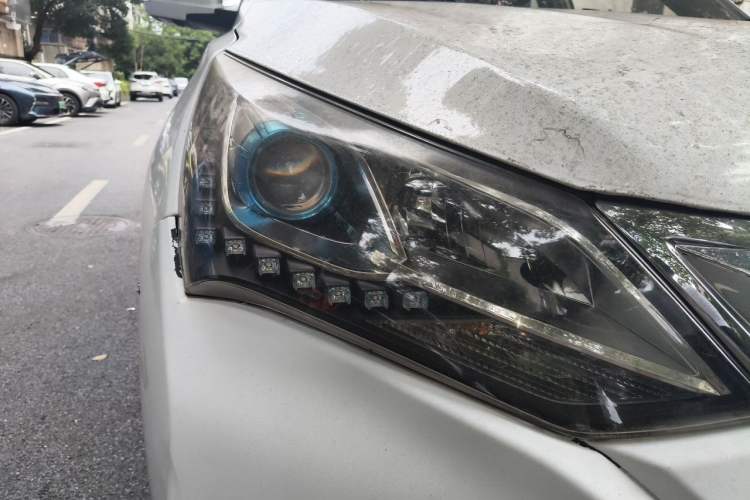 Used BYD Song 2017 Gaishe Upgrade Edition 1.5TID Automatic Elite Model Right Front Headlight