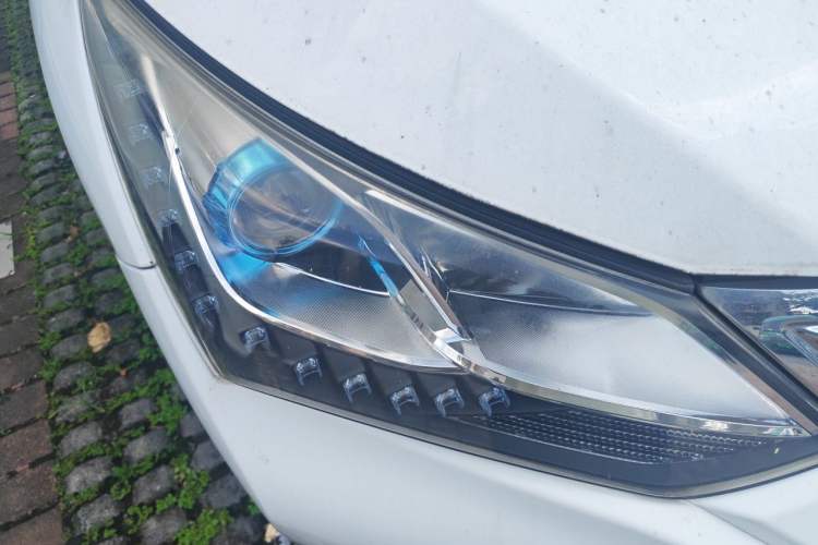 Used BYD Song 2017 Gaishe Upgrade Edition 1.5TID Automatic Elite Model Right Front Headlight