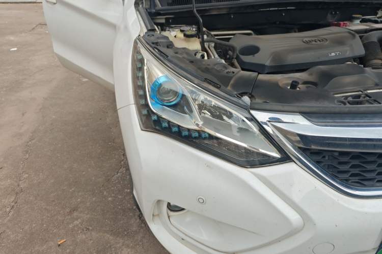Used BYD Song 2017 Gaishe Upgrade Edition 1.5TID Automatic Elite Model Right Front Headlight